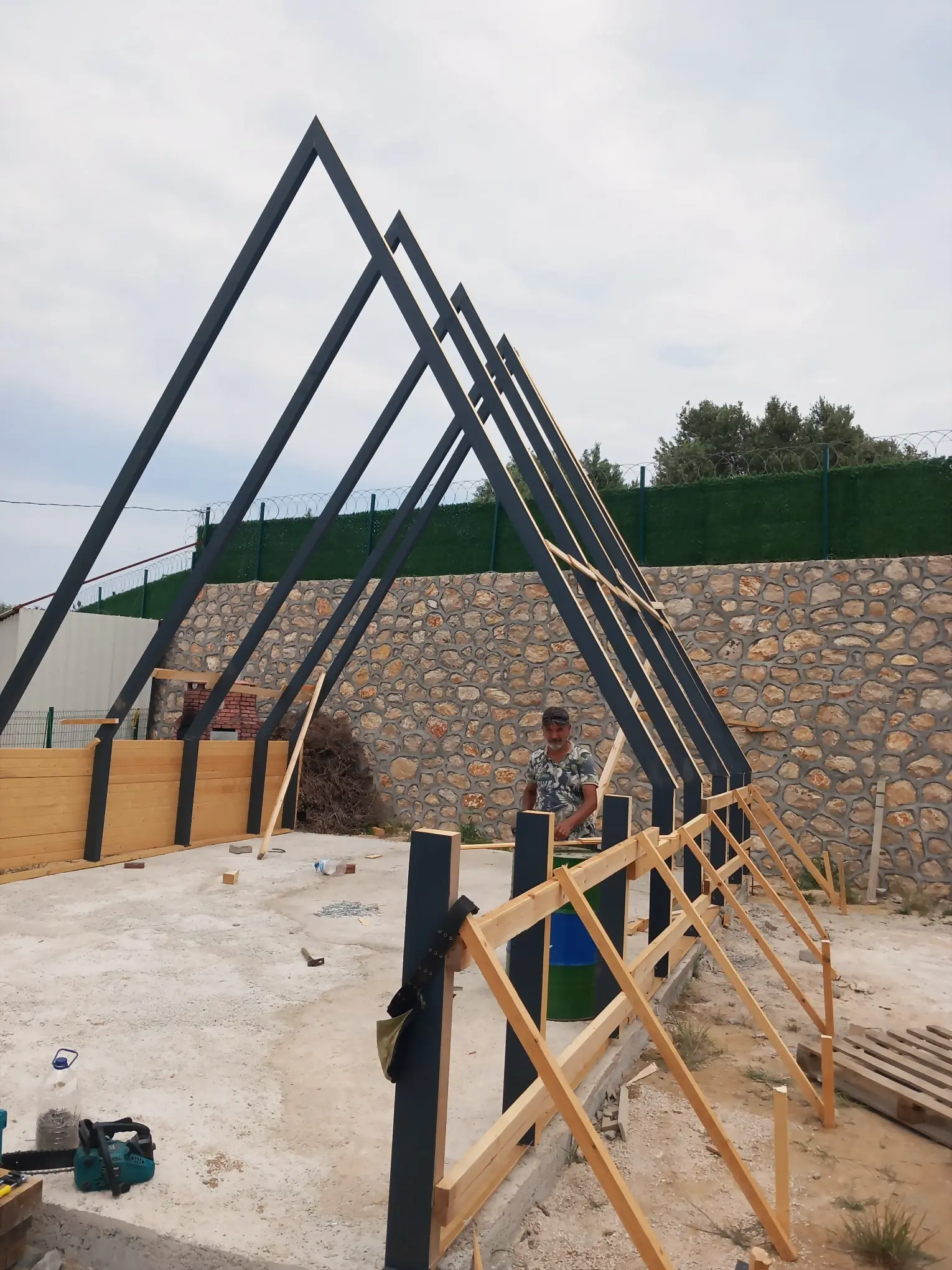 Ahşap A-frame · çatı kadronları
